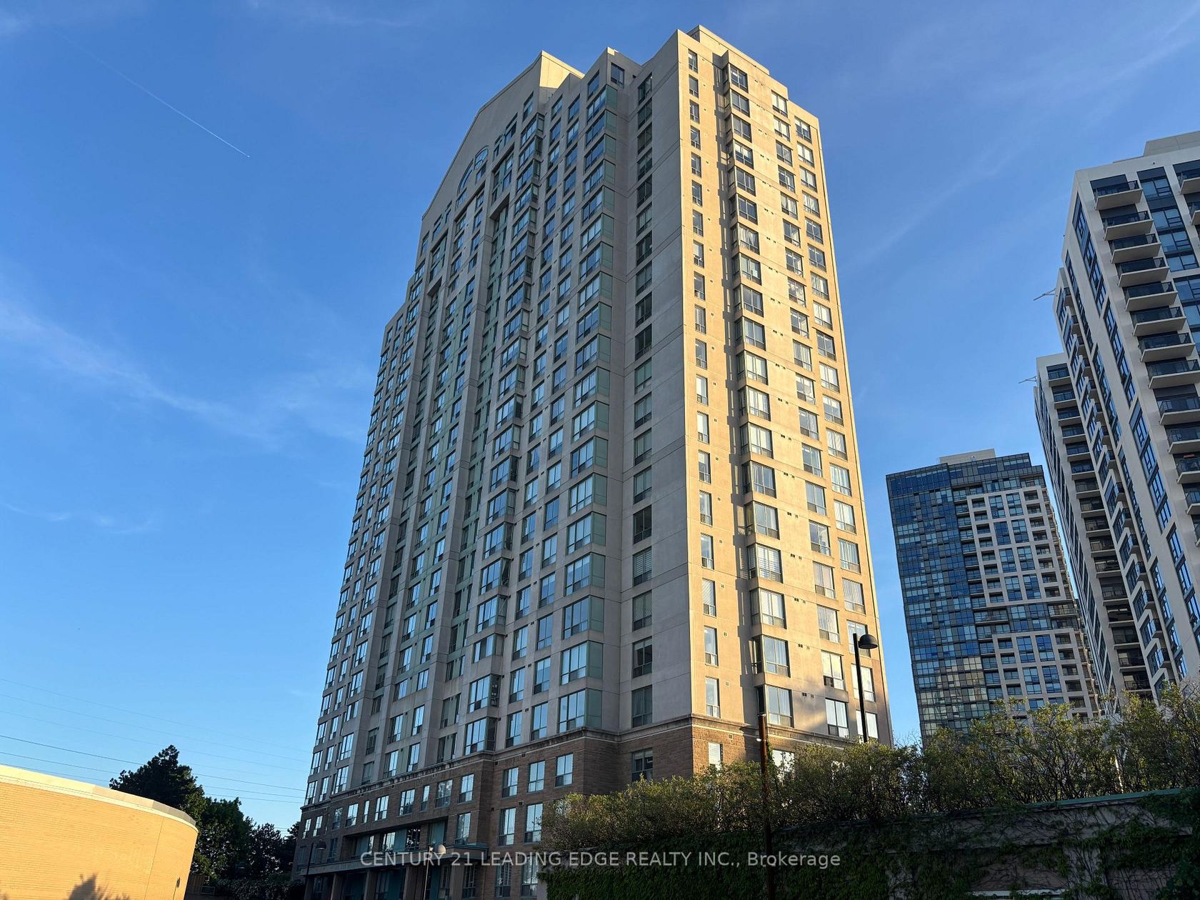 405 - 101 Subway Crescent, City Centre West, Toronto photo number 2