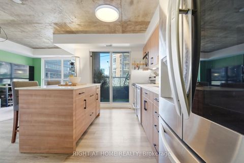 Photo 3 at 209 - 1005 King Street W, Niagara, Toronto