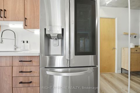 Photo 5 at 209 - 1005 King Street W, Niagara, Toronto
