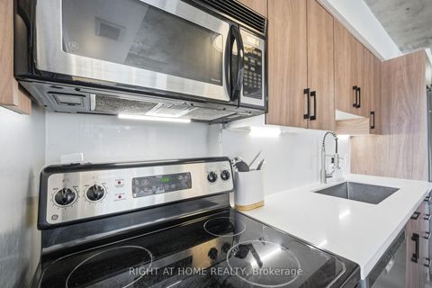 Photo 6 at 209 - 1005 King Street W, Niagara, Toronto
