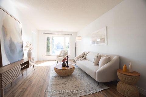 Photo 0 at 14 Souch Court, Bowmanville, Clarington