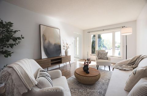 Photo 1 at 14 Souch Court, Bowmanville, Clarington
