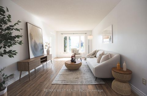 Photo 4 at 14 Souch Court, Bowmanville, Clarington