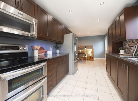Photo 9 at 14 Souch Court, Bowmanville, Clarington