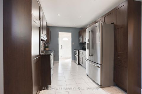 Photo 10 at 14 Souch Court, Bowmanville, Clarington