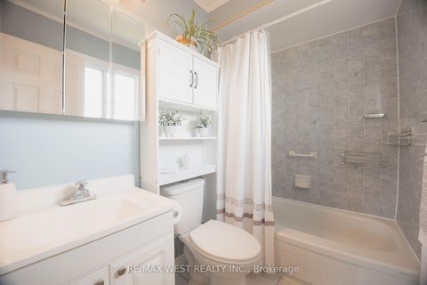 Photo 20 at 14 Souch Court, Bowmanville, Clarington