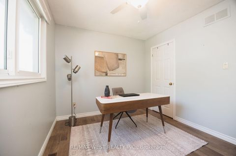 Photo 25 at 14 Souch Court, Bowmanville, Clarington