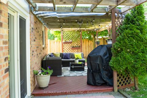Photo 31 at 14 Souch Court, Bowmanville, Clarington