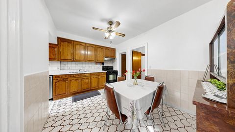 Photo 9 at 39 Exeter Street, Pellam Park, Toronto