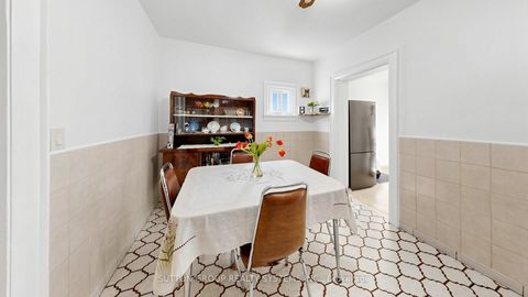 Photo 15 at 39 Exeter Street, Pellam Park, Toronto