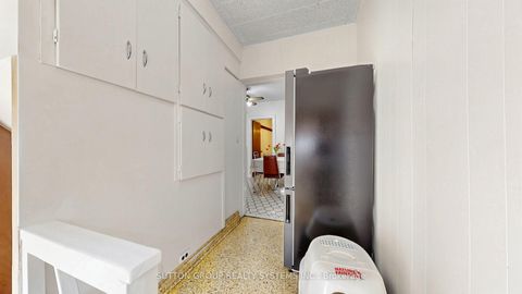 Photo 17 at 39 Exeter Street, Pellam Park, Toronto