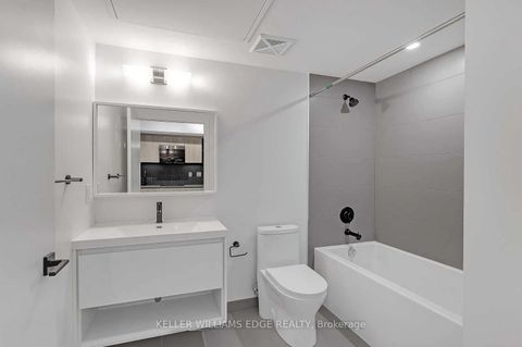 Photo 11 at 202 - 2 Augusta Avenue, Waterfront Communities C1, Toronto