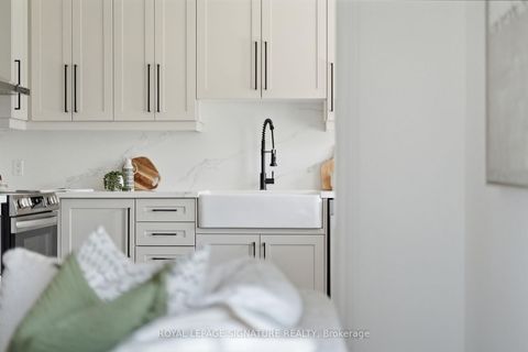 Photo 14 at 45 Oban Avenue, Maple, Vaughan