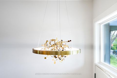 Photo 2 at 62 Ash Crescent, Long Branch, Toronto