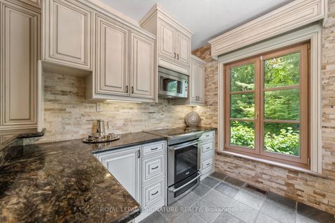 Photo 11 at 30 Kingswood Drive, Rural King, King