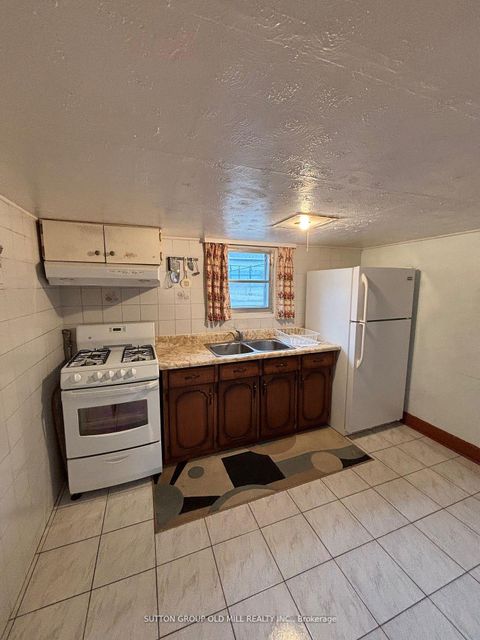 Photo 24 at 14 Ashmore Avenue, Queensway, Toronto