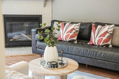 Photo 11 at 129 Fadine Road, Summerhill Estates, Newmarket