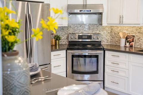Photo 14 at 129 Fadine Road, Summerhill Estates, Newmarket