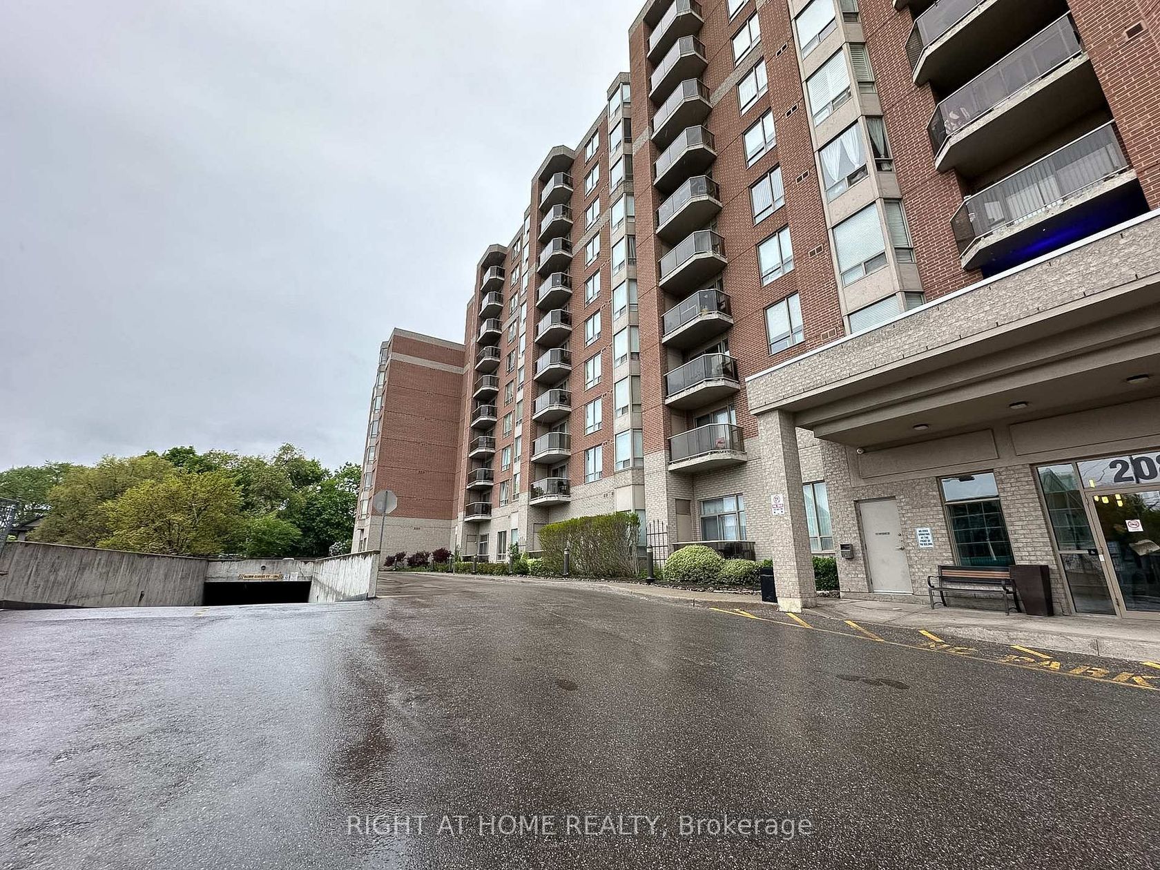 702 - 2088 Lawrence Avenue W, Weston, Toronto photo number 2
