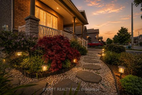 Photo 4 at 36 Newbridge Avenue N, Oak Ridges, Richmond Hill
