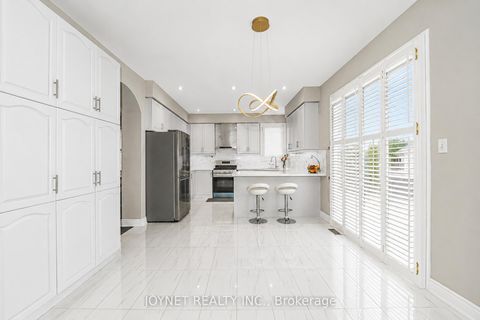 Photo 17 at 36 Newbridge Avenue N, Oak Ridges, Richmond Hill