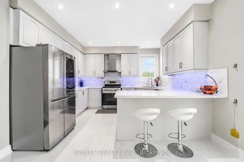 Photo 19 at 36 Newbridge Avenue N, Oak Ridges, Richmond Hill