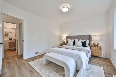Photo 25 at 81 Yorkview Drive, Willowdale West, Toronto