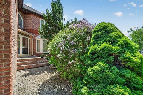 Photo 3 at 43 Rockwood Crescent, Beverley Glen, Vaughan