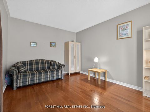 Photo 8 at 43 Rockwood Crescent, Beverley Glen, Vaughan