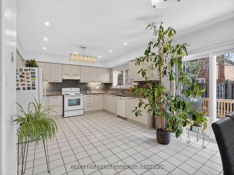 Photo 13 at 43 Rockwood Crescent, Beverley Glen, Vaughan