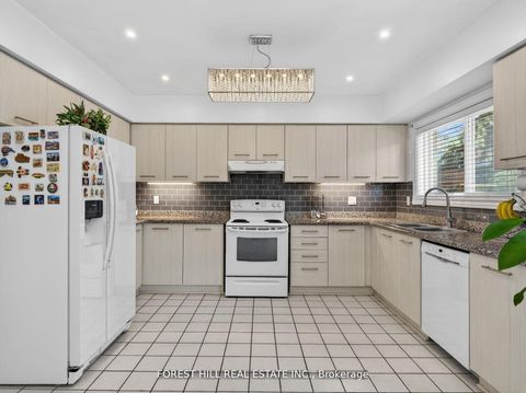 Photo 14 at 43 Rockwood Crescent, Beverley Glen, Vaughan