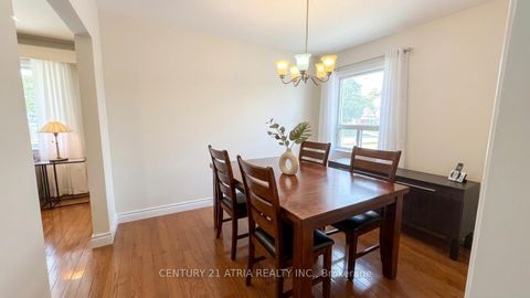 Photo 2 at 115 Ellington Drive, Maryvale, Toronto