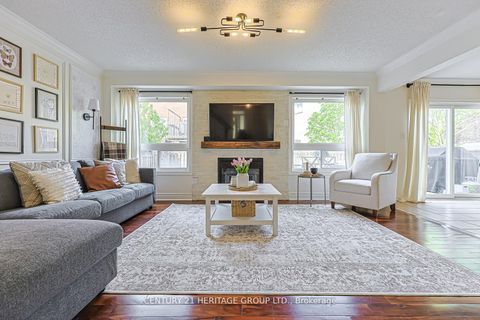 Photo 6 at 996 Oaktree Crescent, Summerhill Estates, Newmarket