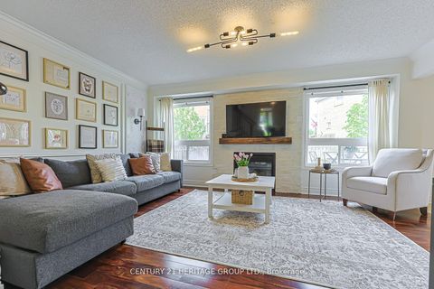 Photo 7 at 996 Oaktree Crescent, Summerhill Estates, Newmarket