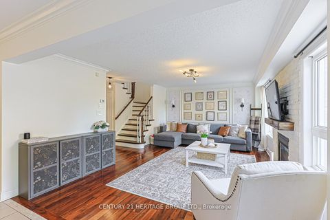 Photo 8 at 996 Oaktree Crescent, Summerhill Estates, Newmarket