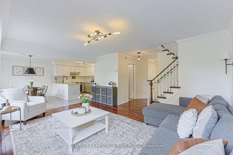 Photo 9 at 996 Oaktree Crescent, Summerhill Estates, Newmarket