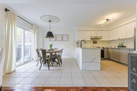Photo 10 at 996 Oaktree Crescent, Summerhill Estates, Newmarket