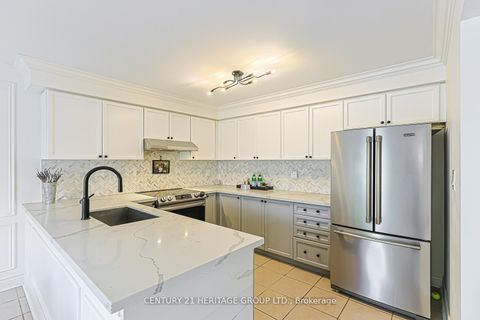 Photo 14 at 996 Oaktree Crescent, Summerhill Estates, Newmarket