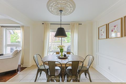 Photo 18 at 996 Oaktree Crescent, Summerhill Estates, Newmarket