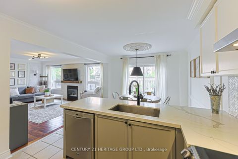 Photo 19 at 996 Oaktree Crescent, Summerhill Estates, Newmarket