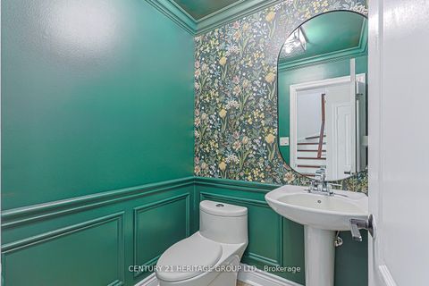 Photo 20 at 996 Oaktree Crescent, Summerhill Estates, Newmarket