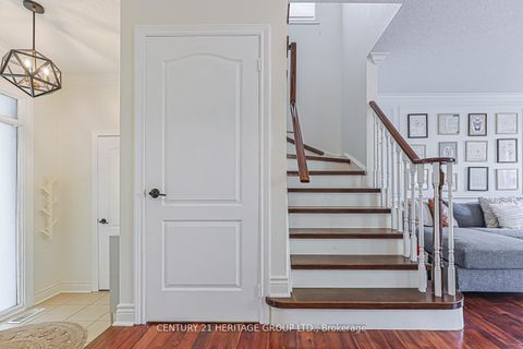 Photo 22 at 996 Oaktree Crescent, Summerhill Estates, Newmarket