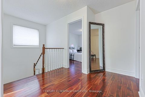 Photo 23 at 996 Oaktree Crescent, Summerhill Estates, Newmarket