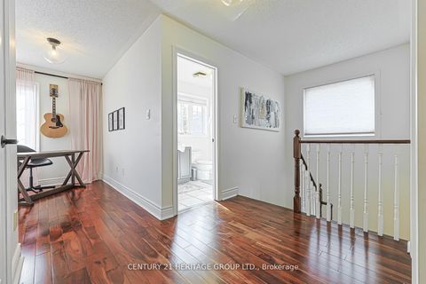 Photo 24 at 996 Oaktree Crescent, Summerhill Estates, Newmarket