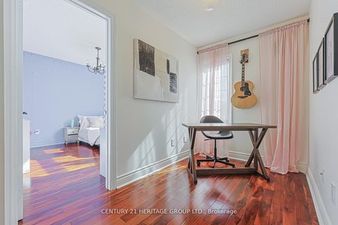 Photo 25 at 996 Oaktree Crescent, Summerhill Estates, Newmarket