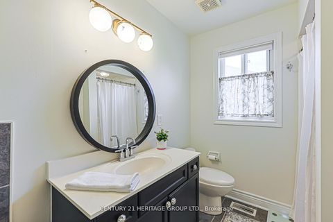 Photo 28 at 996 Oaktree Crescent, Summerhill Estates, Newmarket