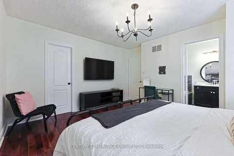 Photo 30 at 996 Oaktree Crescent, Summerhill Estates, Newmarket