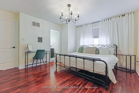 Photo 31 at 996 Oaktree Crescent, Summerhill Estates, Newmarket