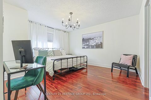 Photo 32 at 996 Oaktree Crescent, Summerhill Estates, Newmarket