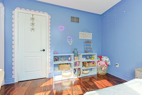 Photo 33 at 996 Oaktree Crescent, Summerhill Estates, Newmarket